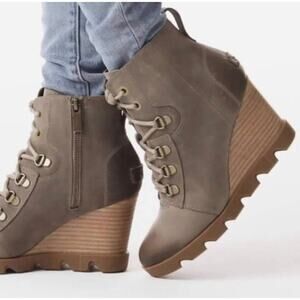 Sorel Joan Uptown Khaki Waterproof Leather Wedge Lug Sole Booties Boots 7.5 EUC